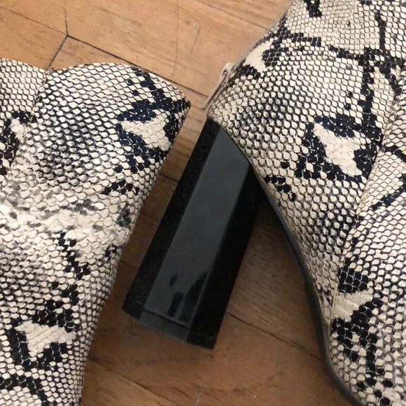 Snake skin boot - Picture 3 of 5